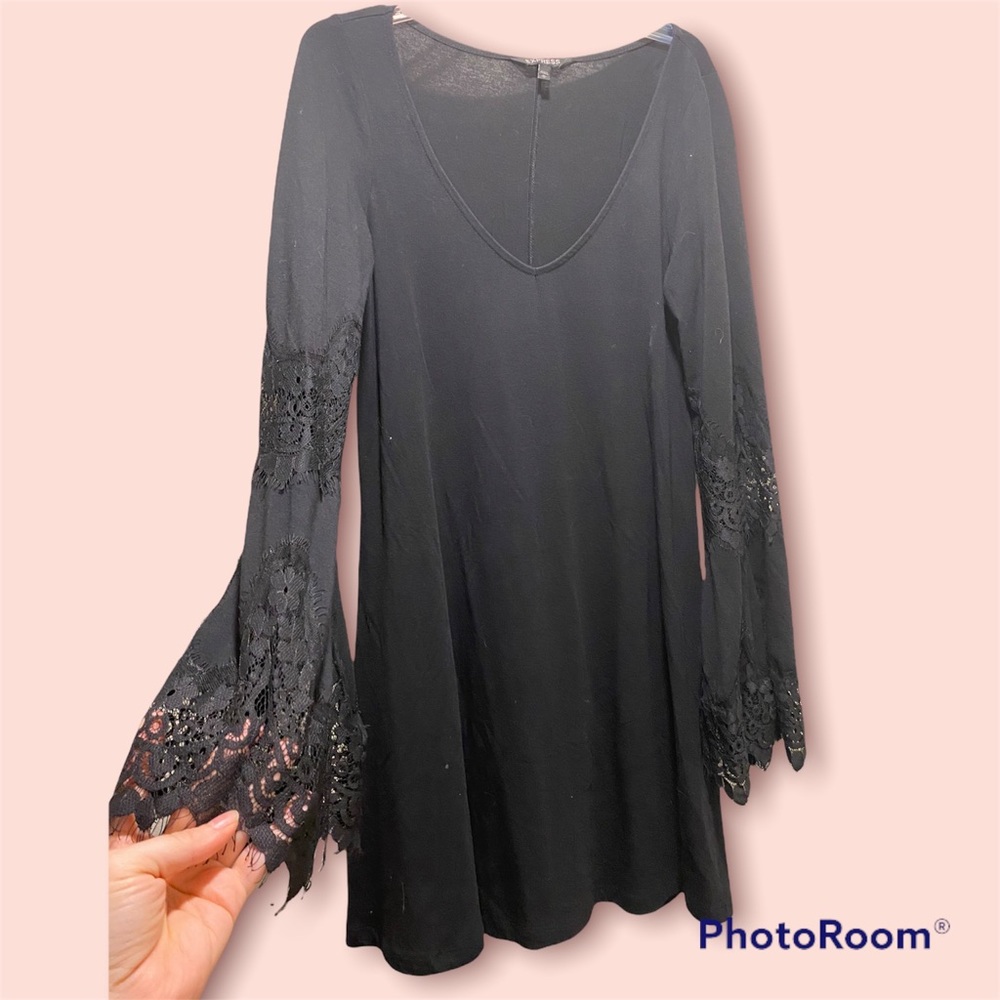 EXPRESS black 57% cotton 38% modal 5% spandex dress! Love the sleeves Medium